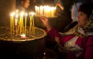 زوار عيد الميلاد يتوافدون الى كنيسة المهد في بيت لحم