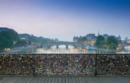 باريس تزيل أقفال الحب من جسور المدينة: ما القصة؟