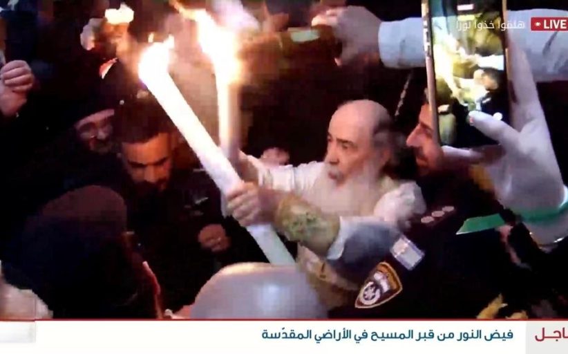 فيض النور من القبر المقدّس في كنيسة القيامة